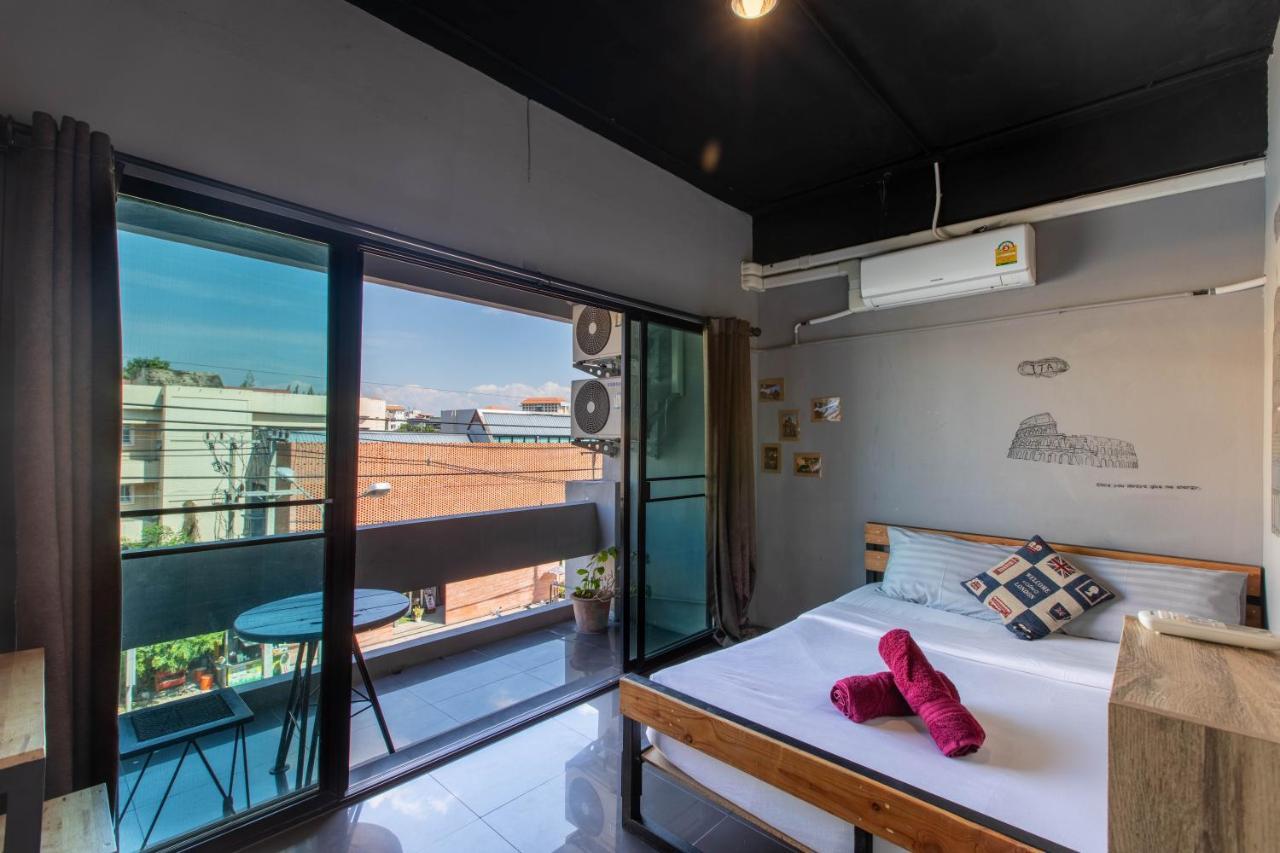 La Belle Nuit House Vandrarhem Chiang Mai Exteriör bild