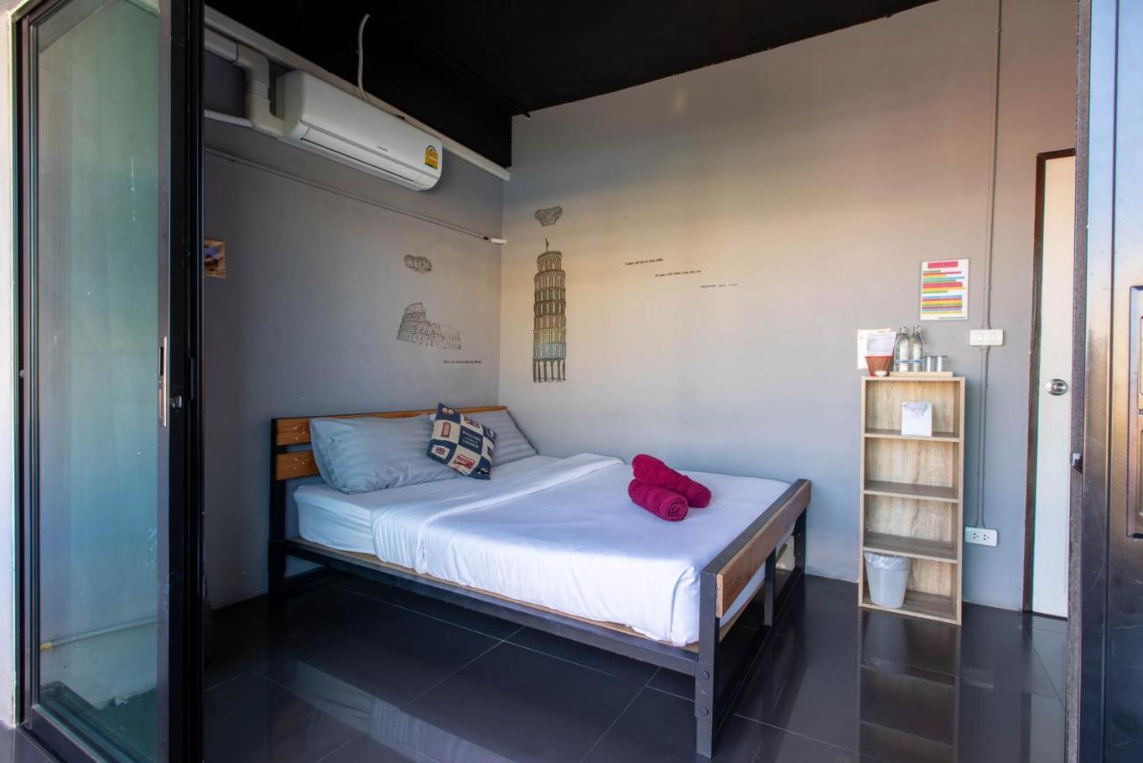 La Belle Nuit House Vandrarhem Chiang Mai Exteriör bild