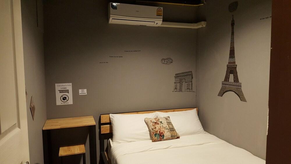 La Belle Nuit House Vandrarhem Chiang Mai Exteriör bild