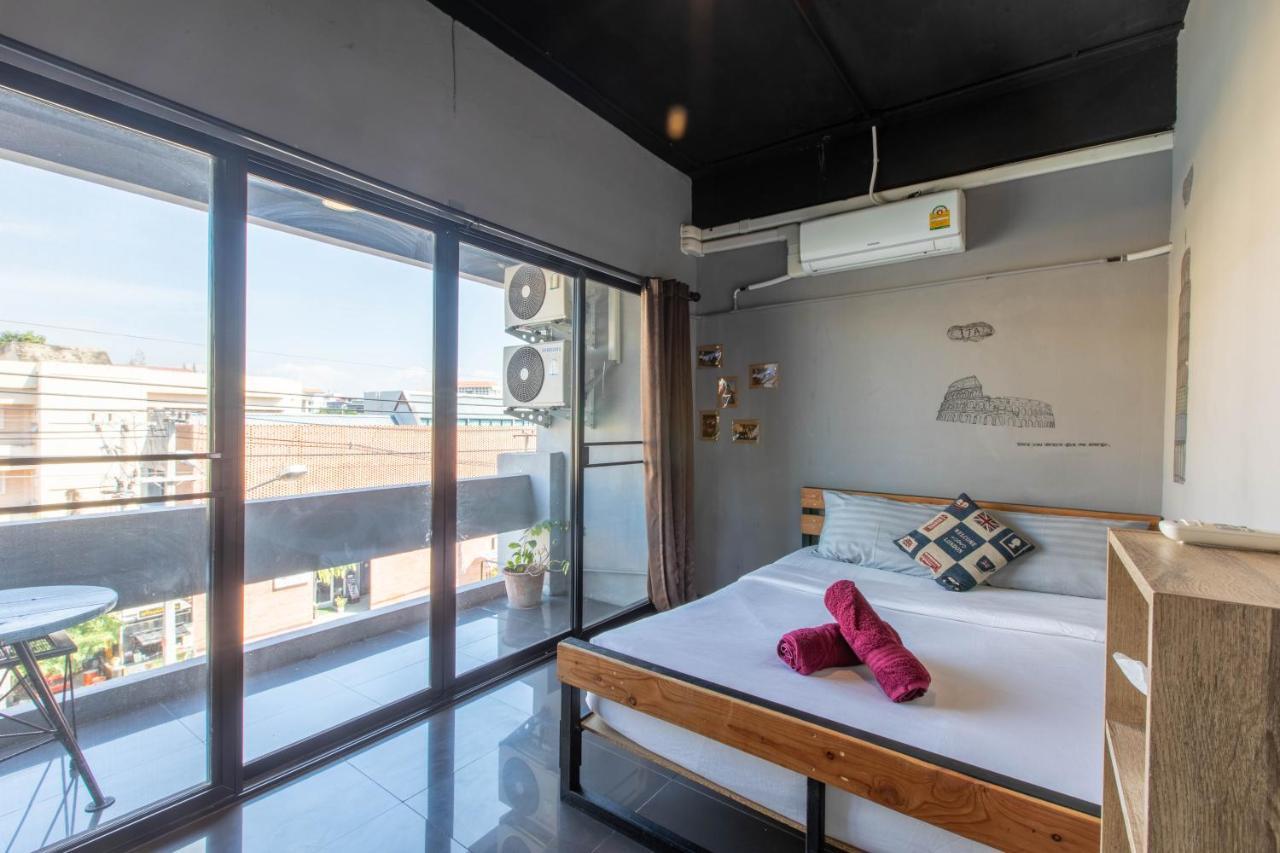 La Belle Nuit House Vandrarhem Chiang Mai Exteriör bild